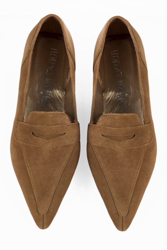 Camel beige women's essential loafers. Pointed toe. Flat flare heels. Top view - Florence KOOIJMAN